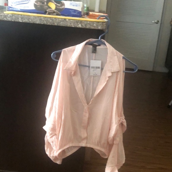 Striped cropped top with open sleeves. - Picture 5 of 9